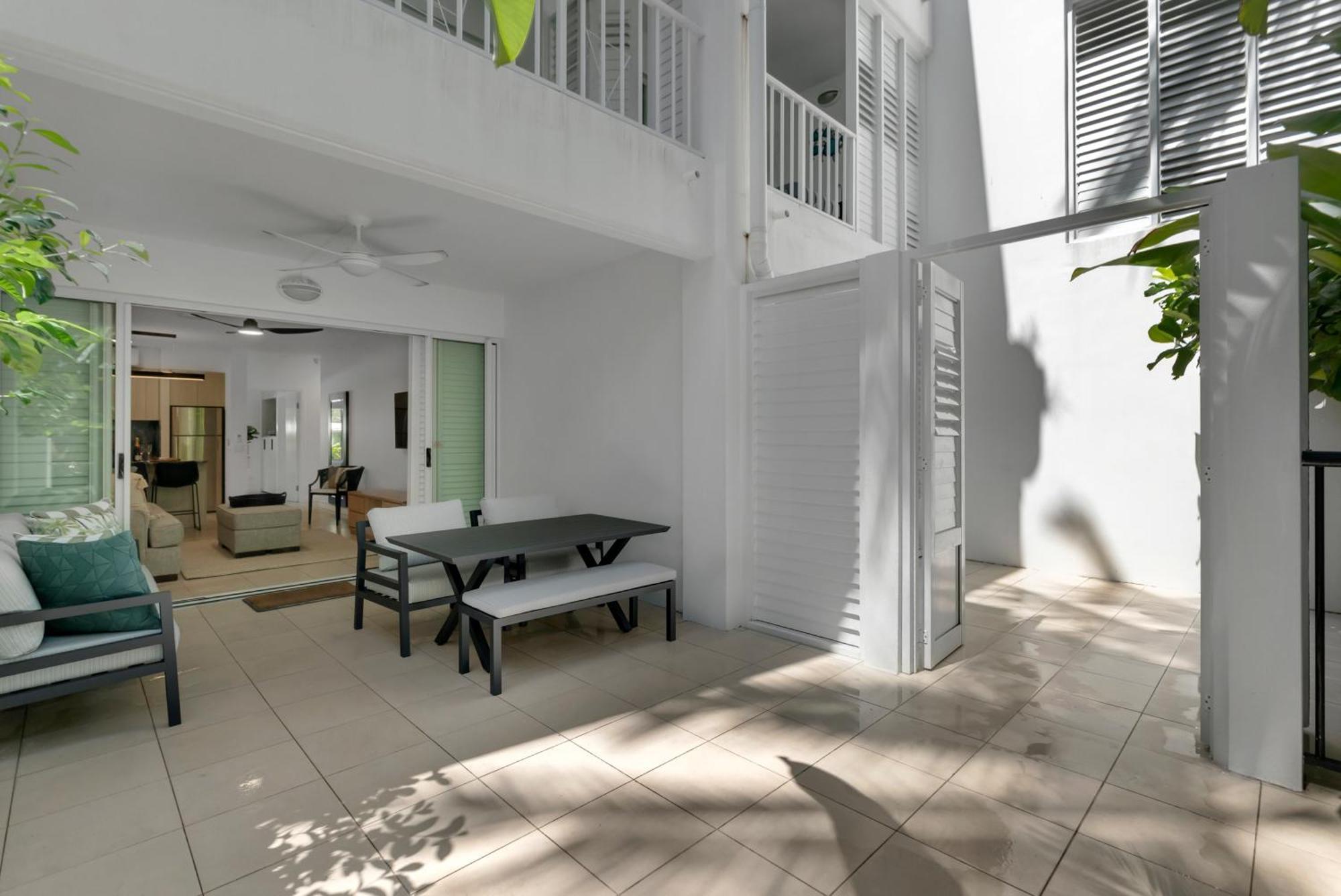 Elysium Private Apartments At Beach Club & Spa Palm Cove Exterior photo